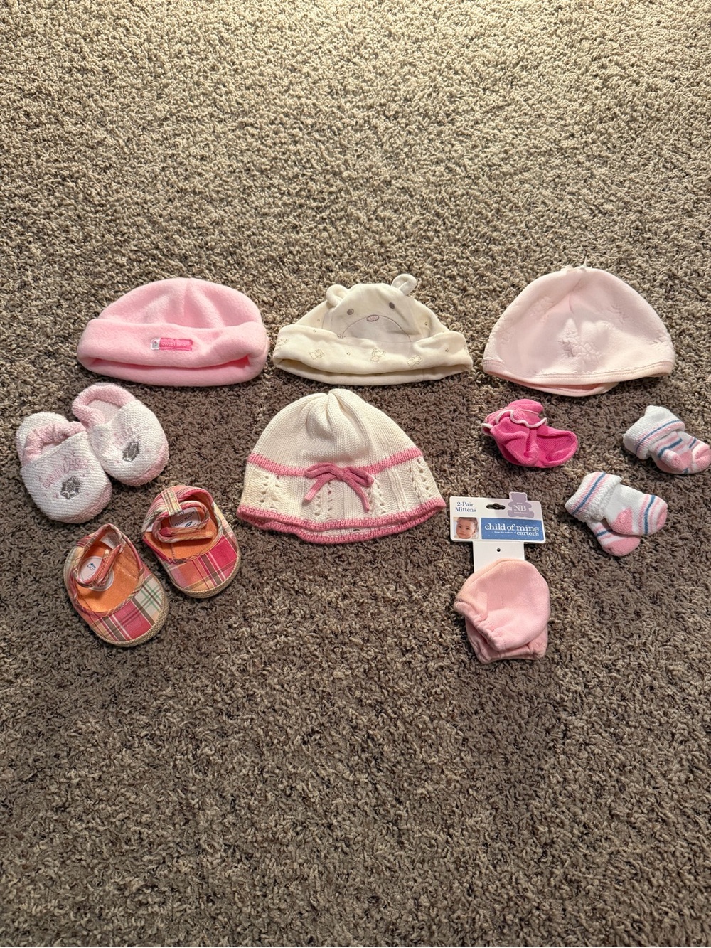 0-6 month girl baby 10p bundle caps, new mitten pair, baby shoes/ booties, socks